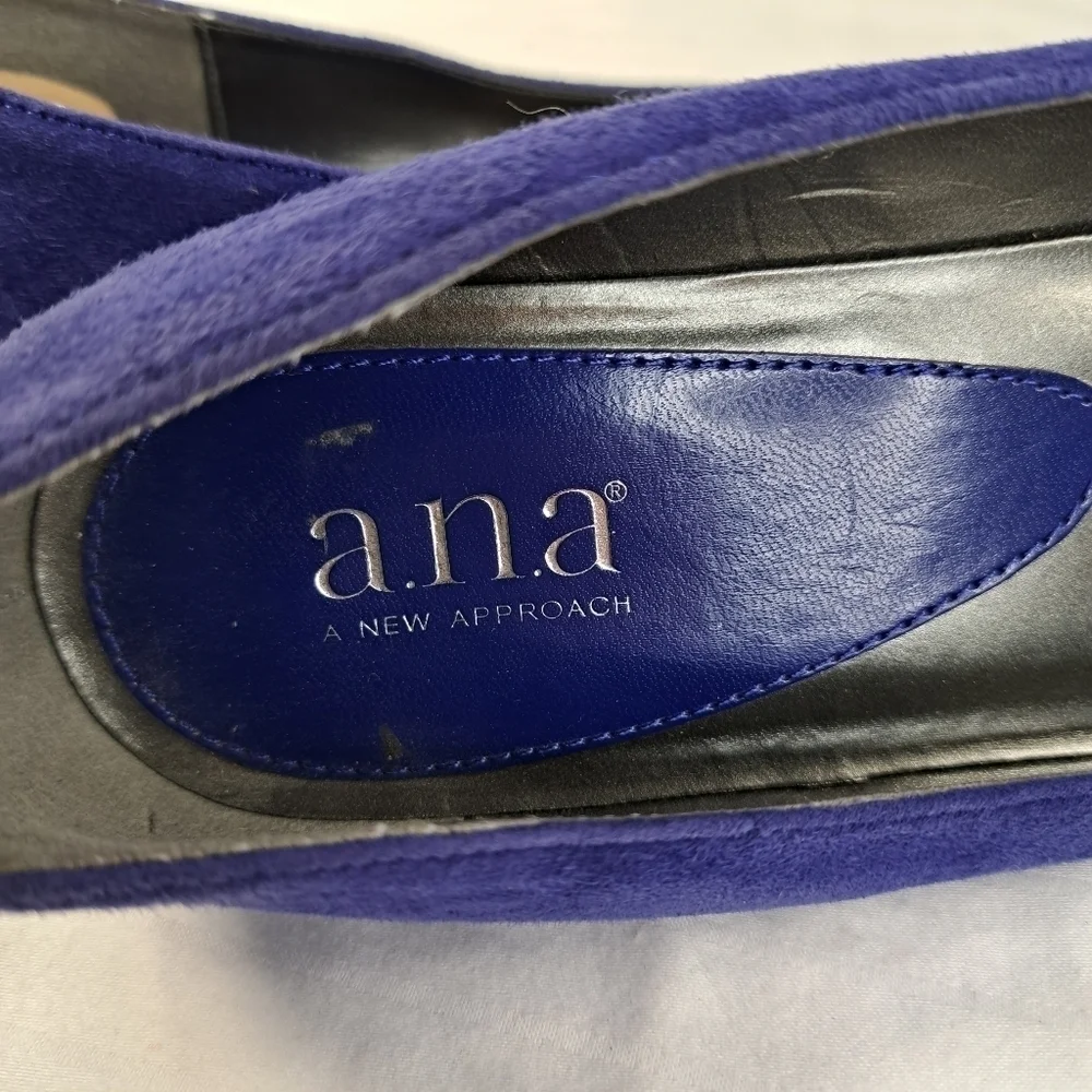 A.n.a Blue Studded Suede Flats Women's Size 9